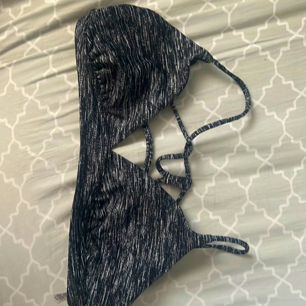 Victoria’s Secret Cross-Strap Sports Bra